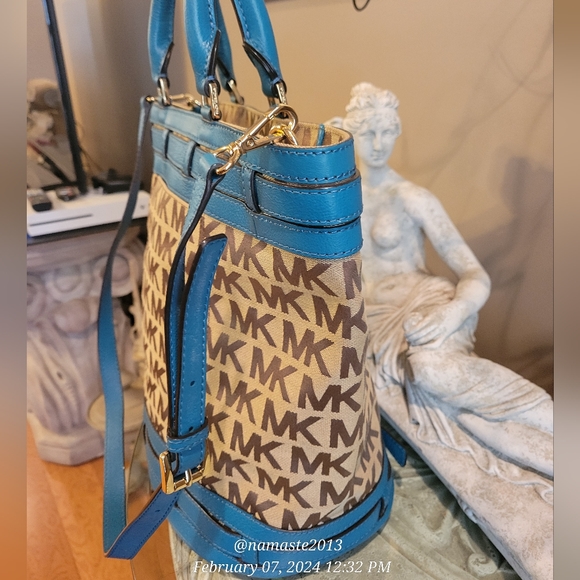 Michael Kors Kingsbury Bucket Bag  Jaqured Logo MK Tote NWOT Designer #712 - Picture 16 of 17